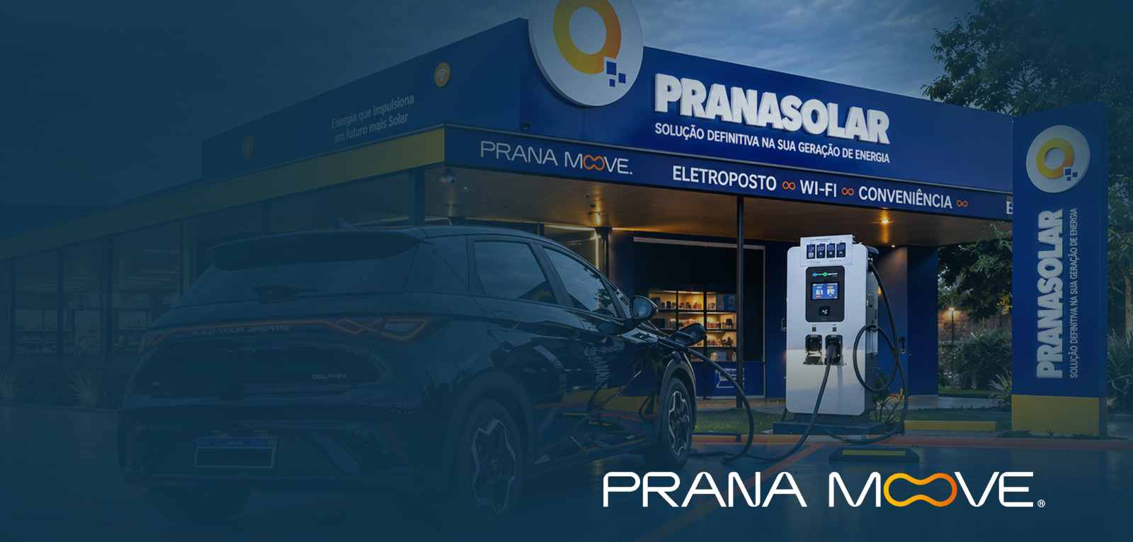Carro elétrico carregando no eletroposto da sede do Grupo Prana, em Lagoa Santa/MG — Prana Moove