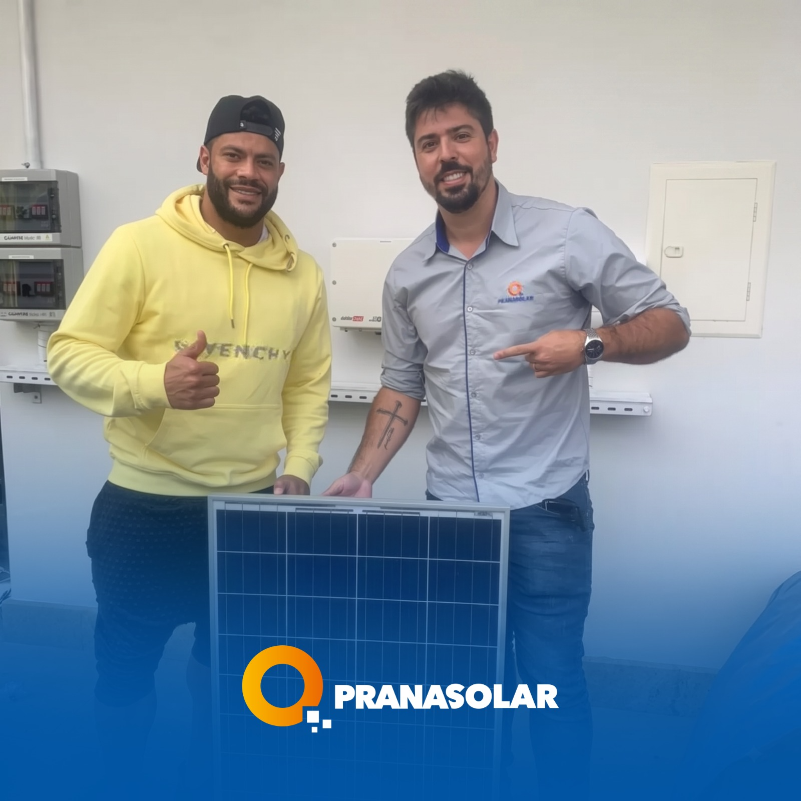 Cliente Prana Solar recebendo seu sistema fotovoltaico