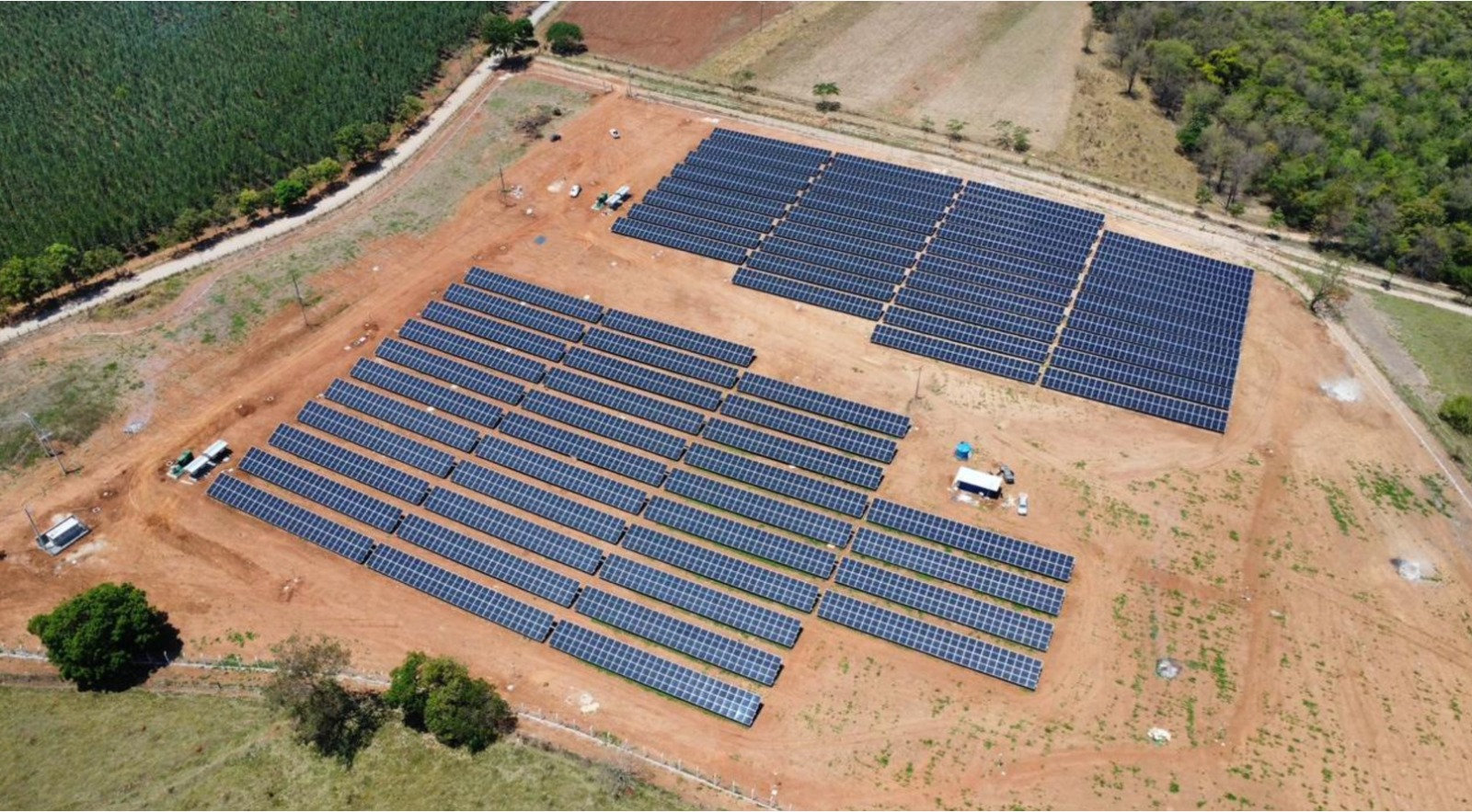 Usinas solares próprias do Grupo Prana gerando energia limpa